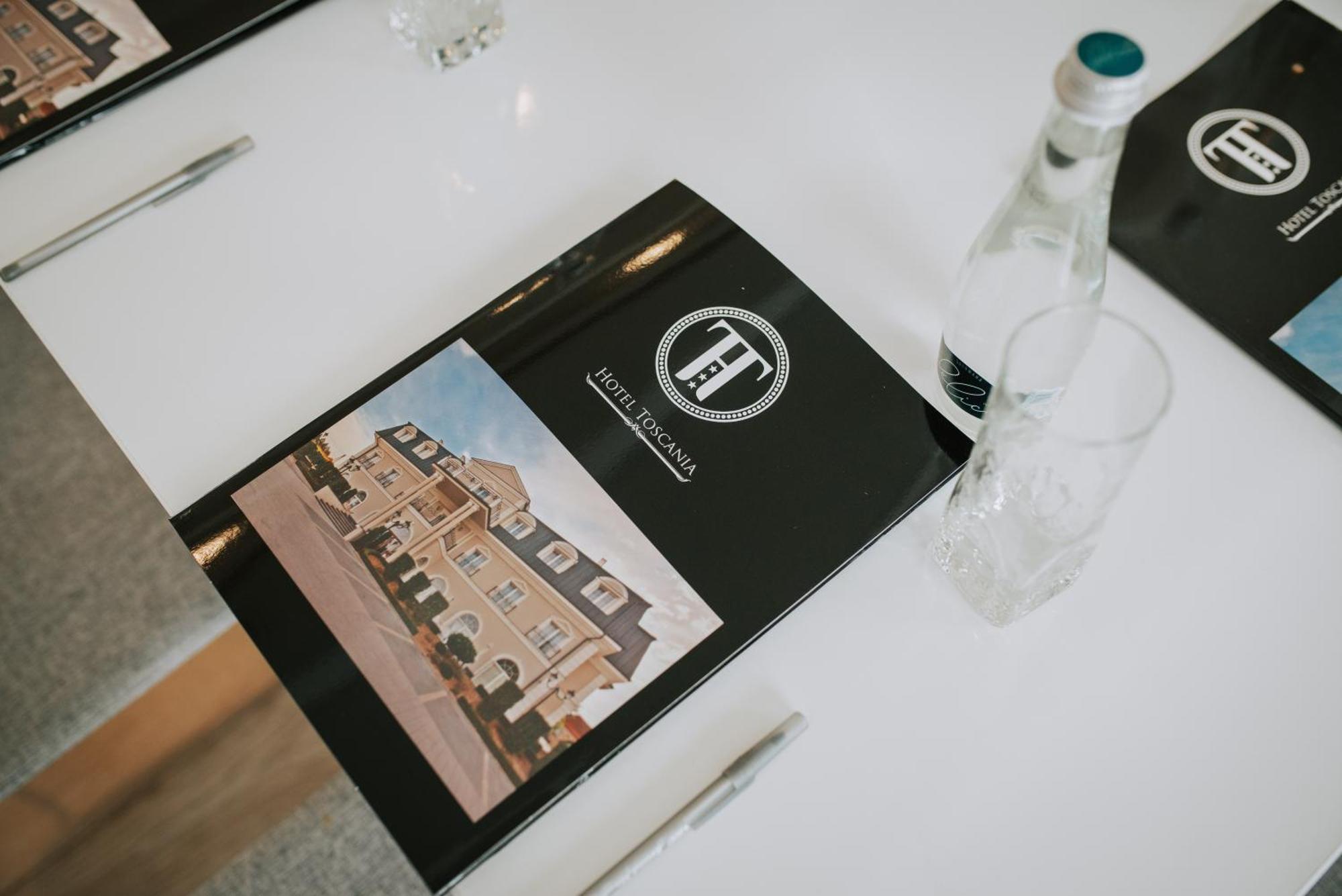 Hotel Toscania Wloszakowice Ngoại thất bức ảnh