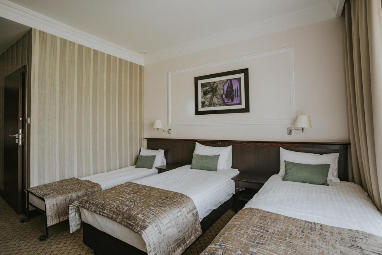 Hotel Toscania Wloszakowice Phòng bức ảnh