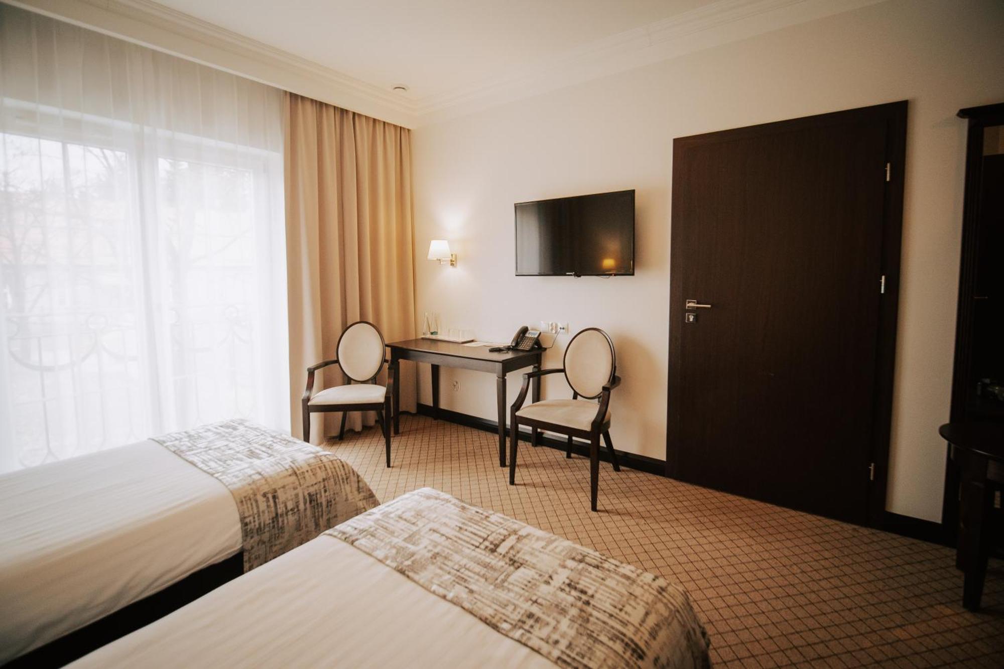 Hotel Toscania Wloszakowice Ngoại thất bức ảnh