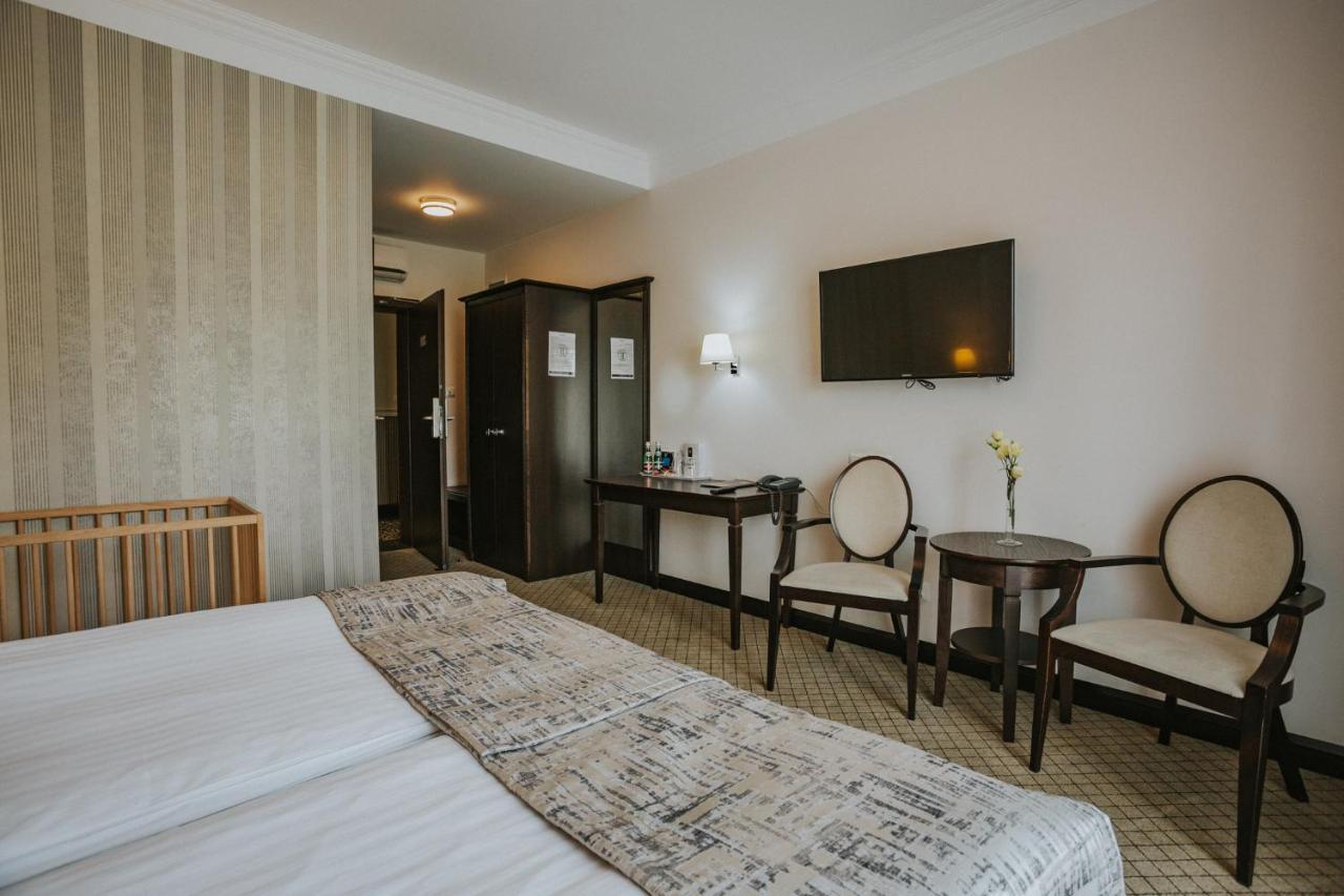Hotel Toscania Wloszakowice Ngoại thất bức ảnh